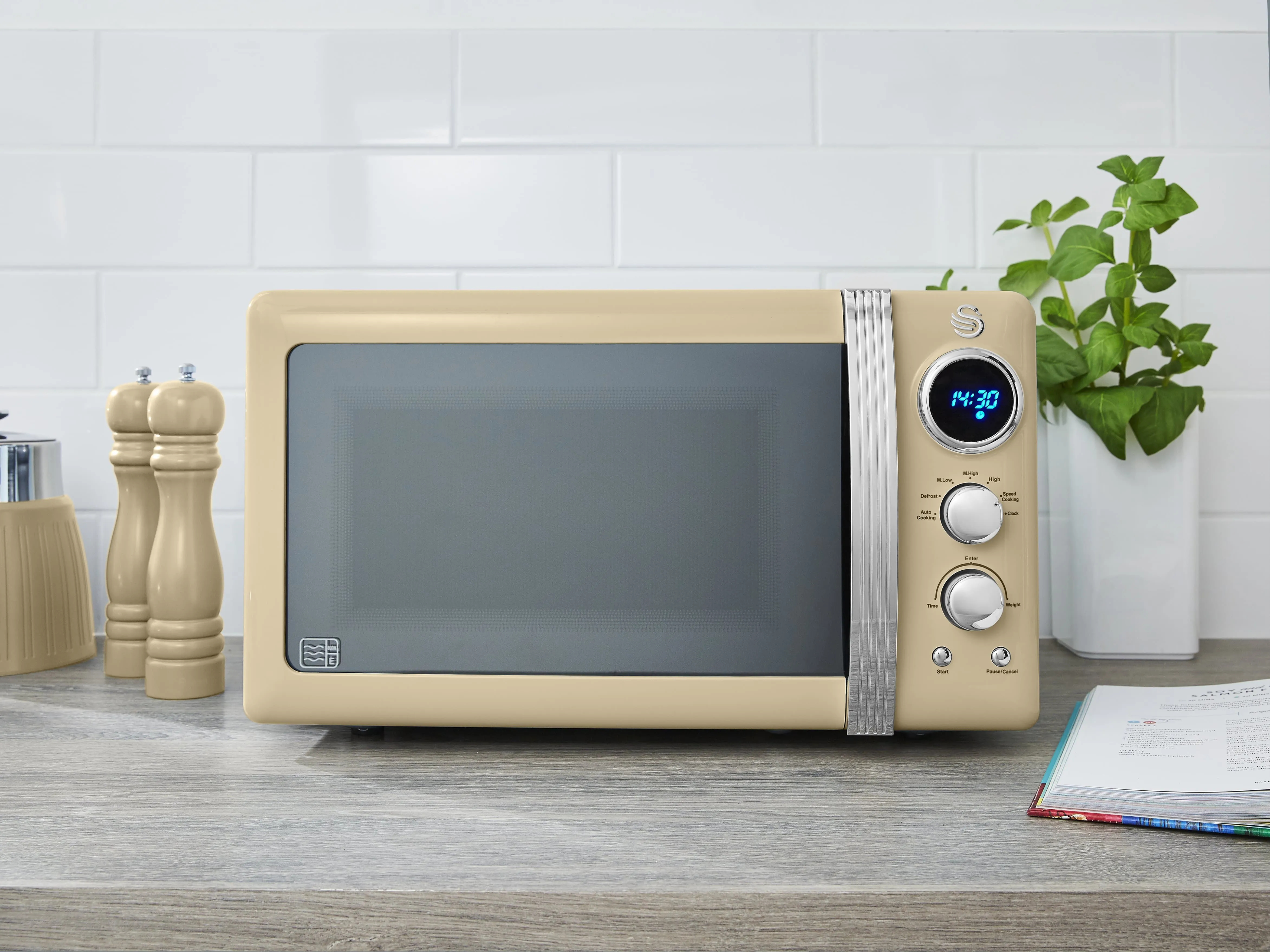 800W Retro Digital Microwave