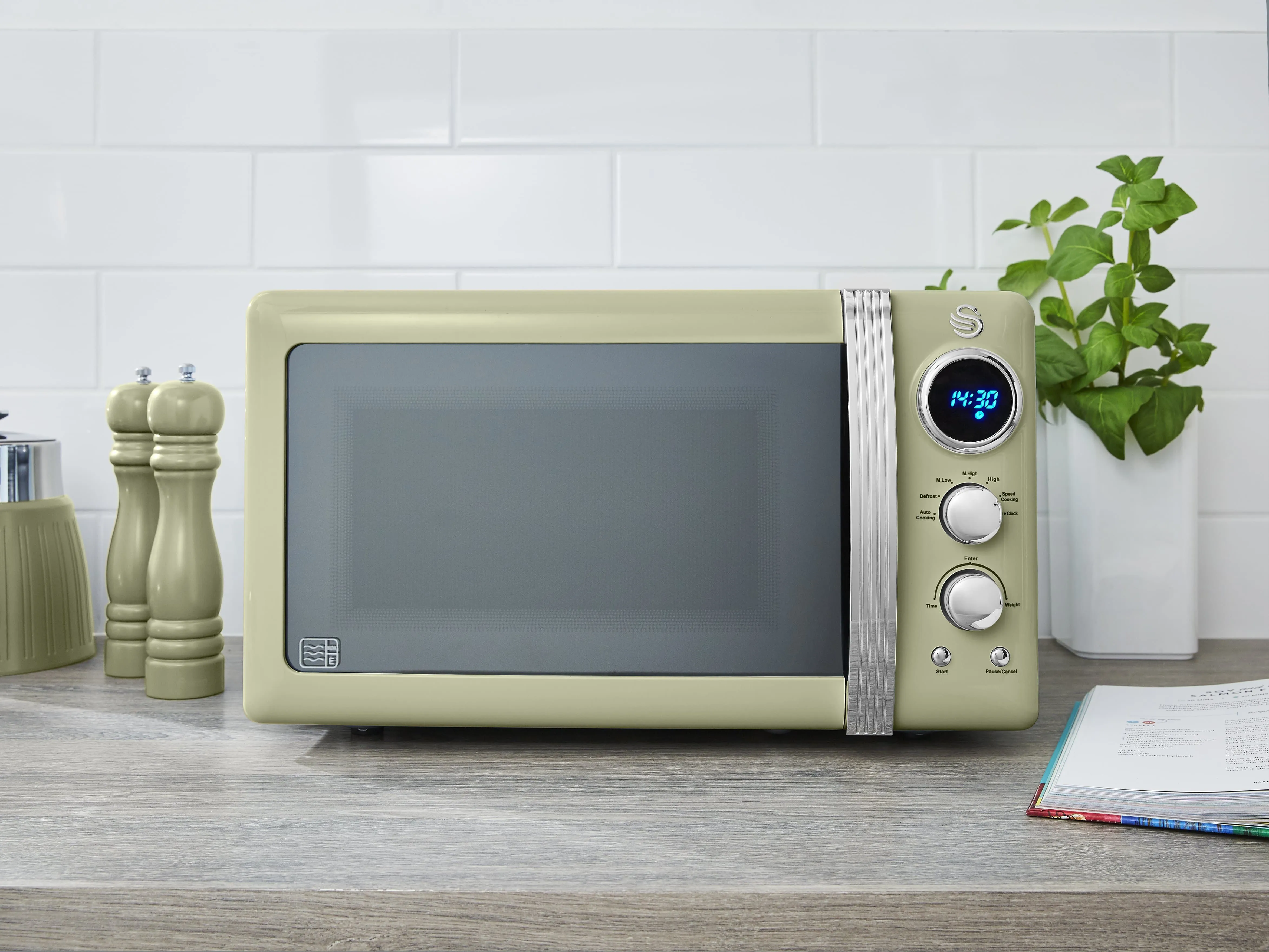 800W Retro Digital Microwave