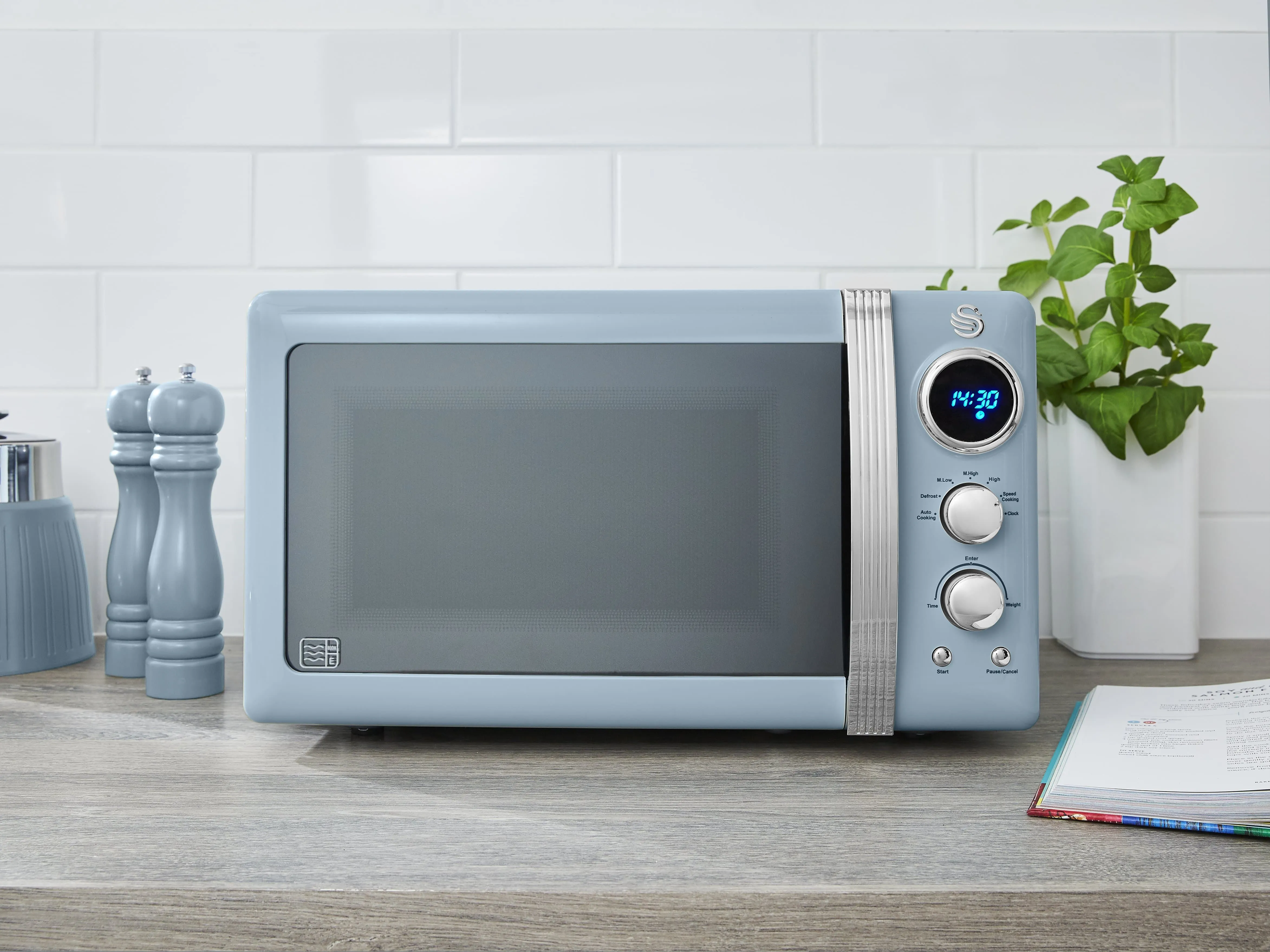 800W Retro Digital Microwave