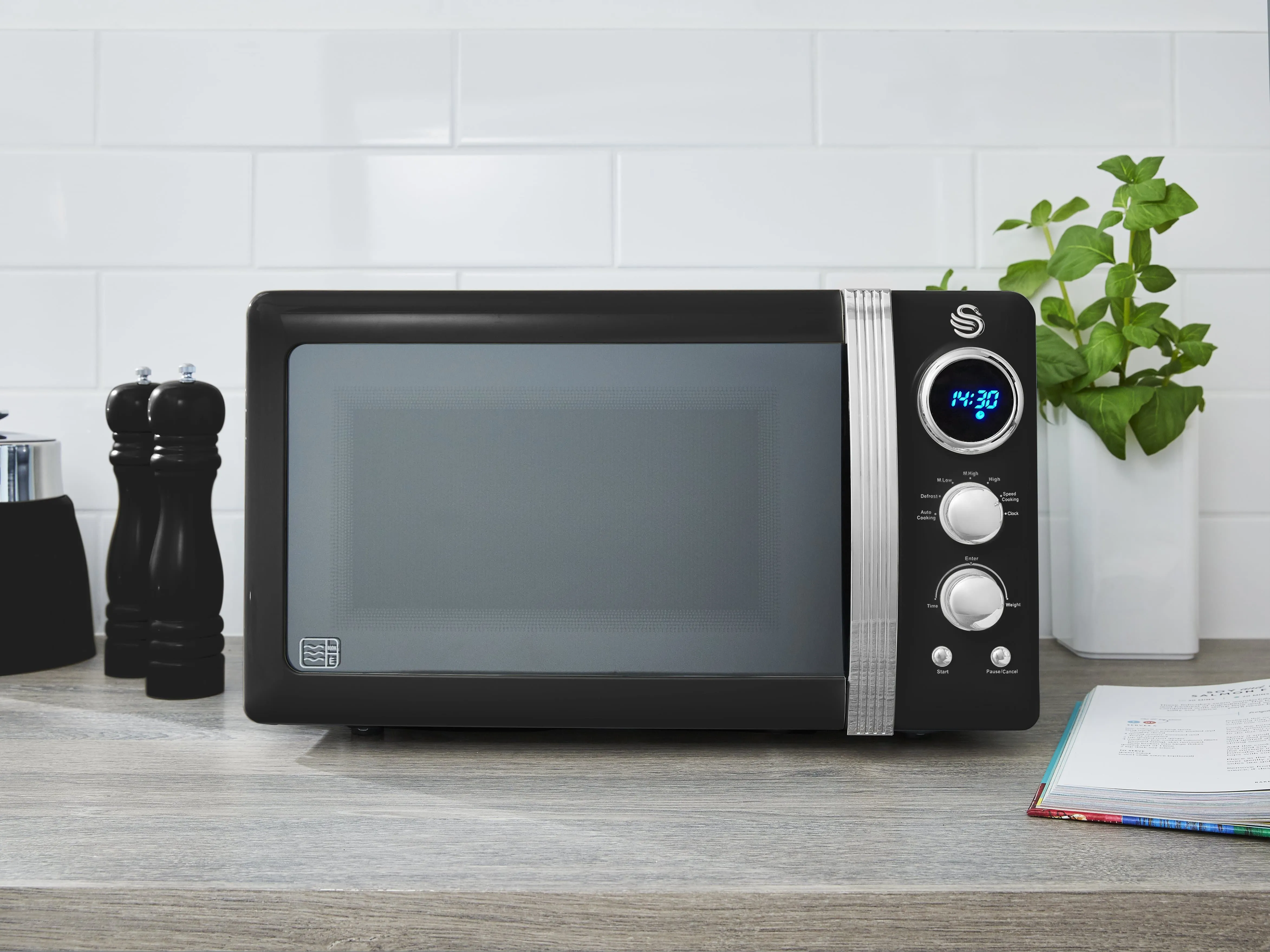 800W Retro Digital Microwave