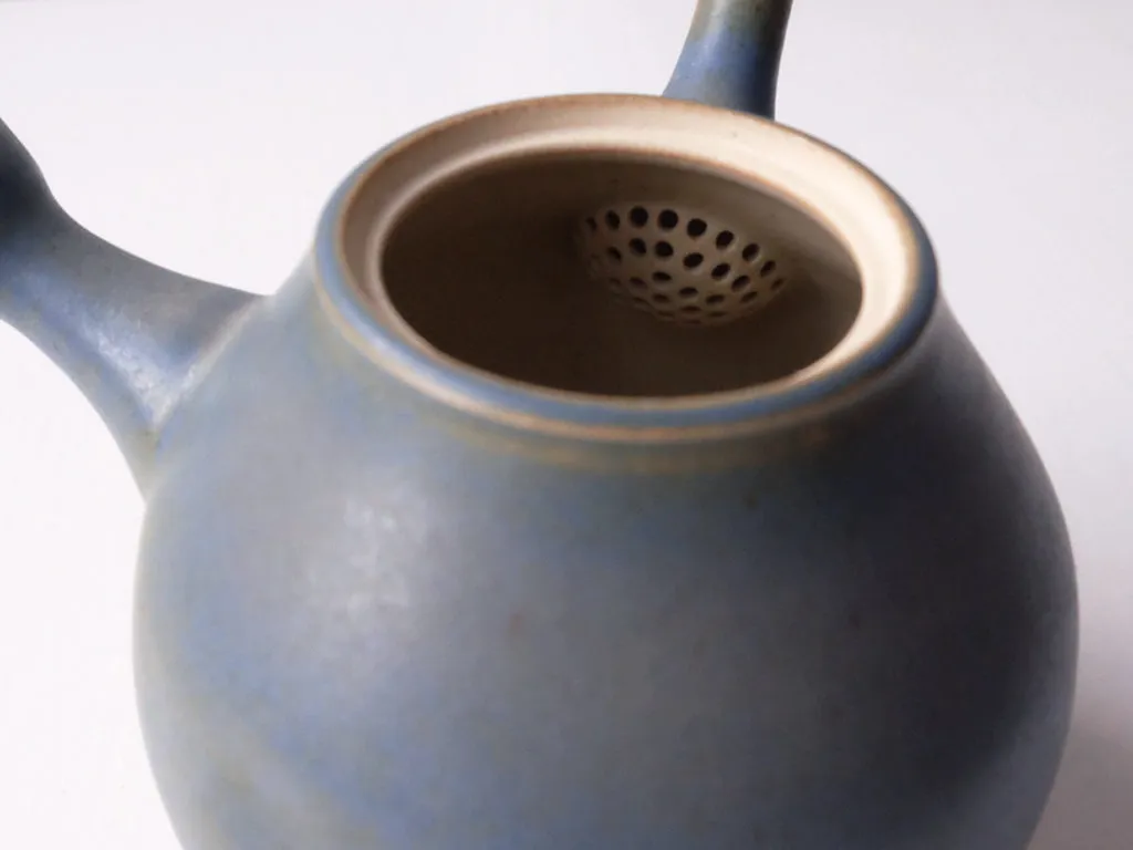 Kyūsu Tea Pot by Okaueyakumo