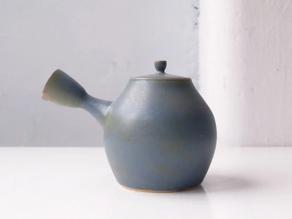 Kyūsu Tea Pot by Okaueyakumo