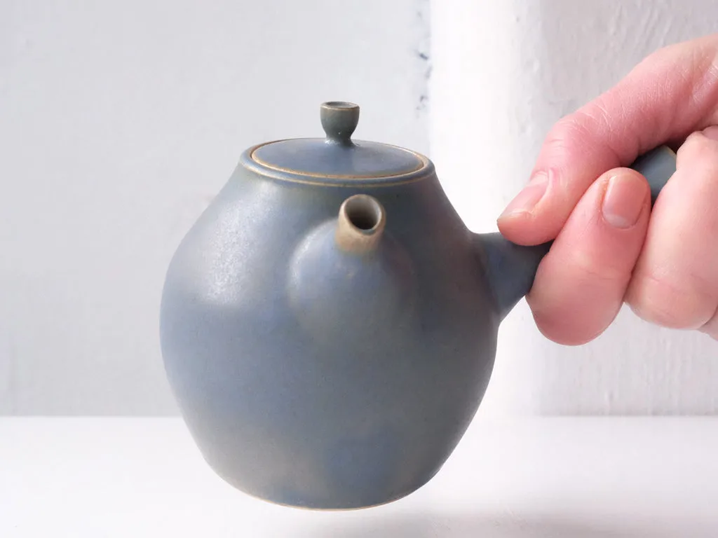 Kyūsu Tea Pot by Okaueyakumo